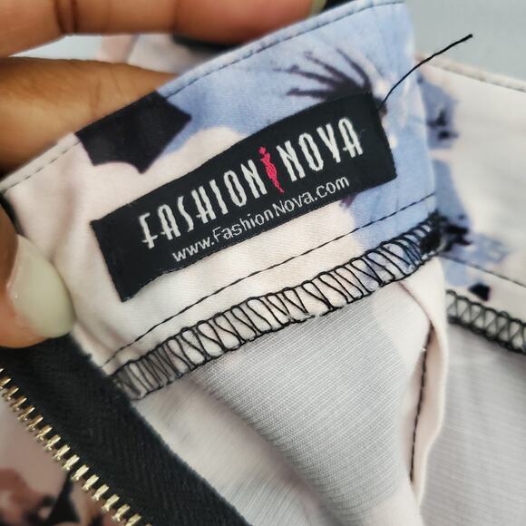 Fashion Nova Floral Print Cigarette Pants Size S - Picture 6 of 8